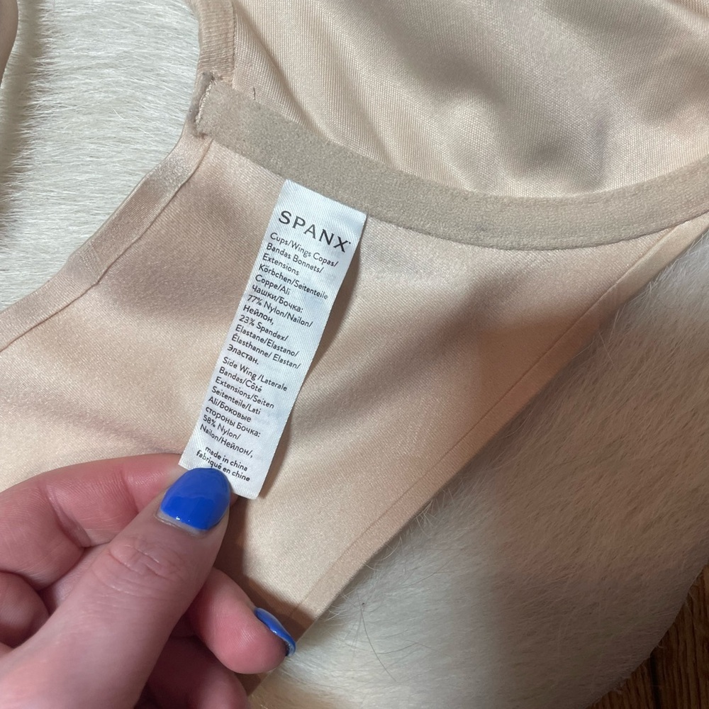 Spanx Pillow Cup Signature T-Shirt Bra - Picture 11 of 12